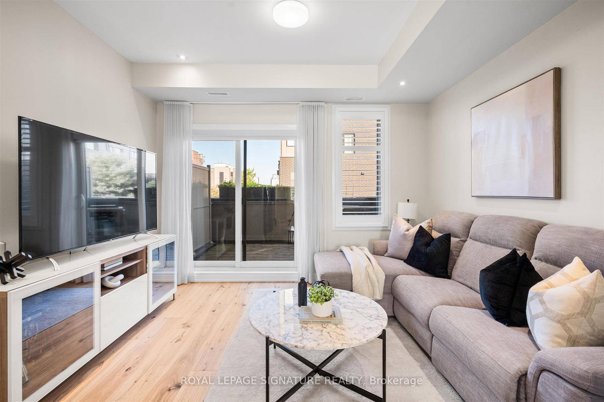 Welcome home ! This modern townhome is in the heart of Downsview Park and sits right in front of Stanley Green Park which has tennis amp ; basketball courts, a ...
