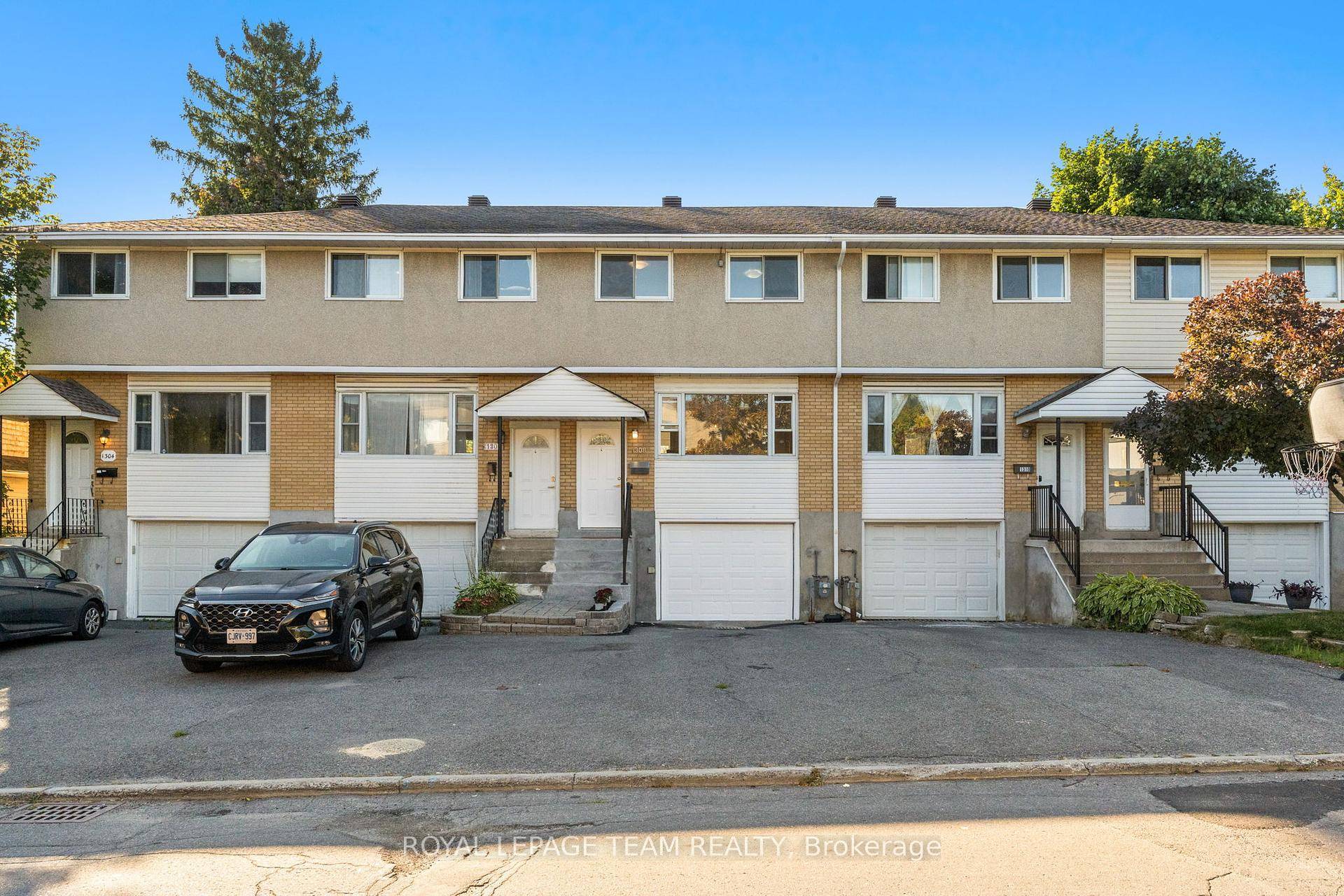 Bright amp ; Updated Freehold Row Home in Carlington !