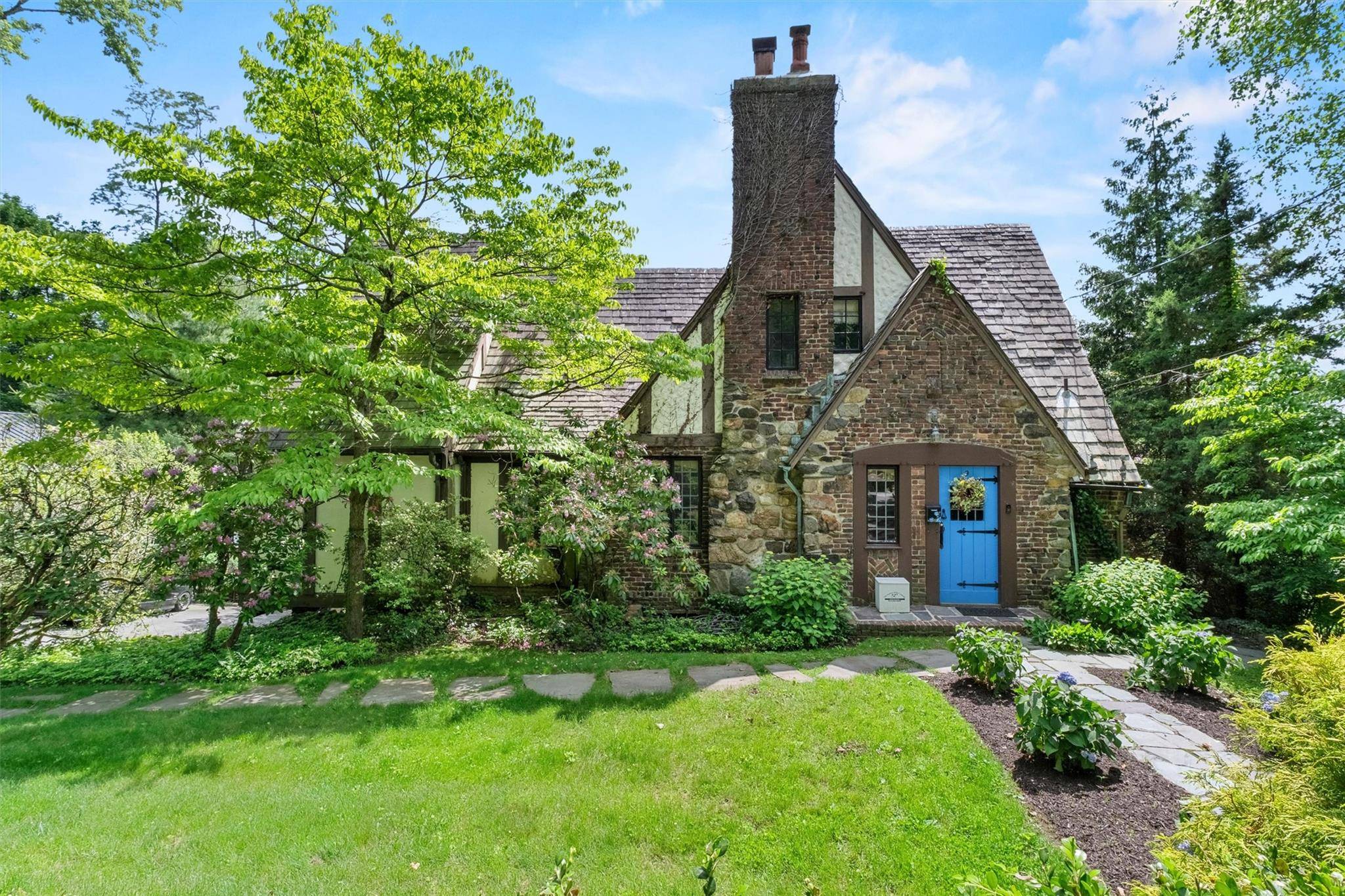 Exquisite Tudor Retreat in the Heart of Croton on Hudson Step into timeless elegance with this stunning Tudor style home nestled in the charming village of Croton on Hudson.