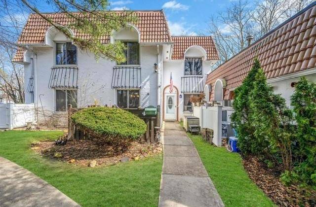 Welcome to this 3 bedroom Eaton model.