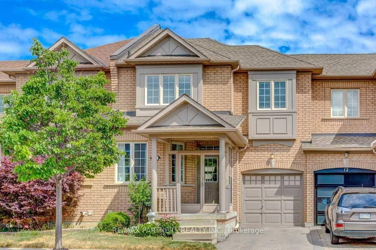South Facing Freehold Townhouse In Highly Desirable Cachet Neighbourhood !