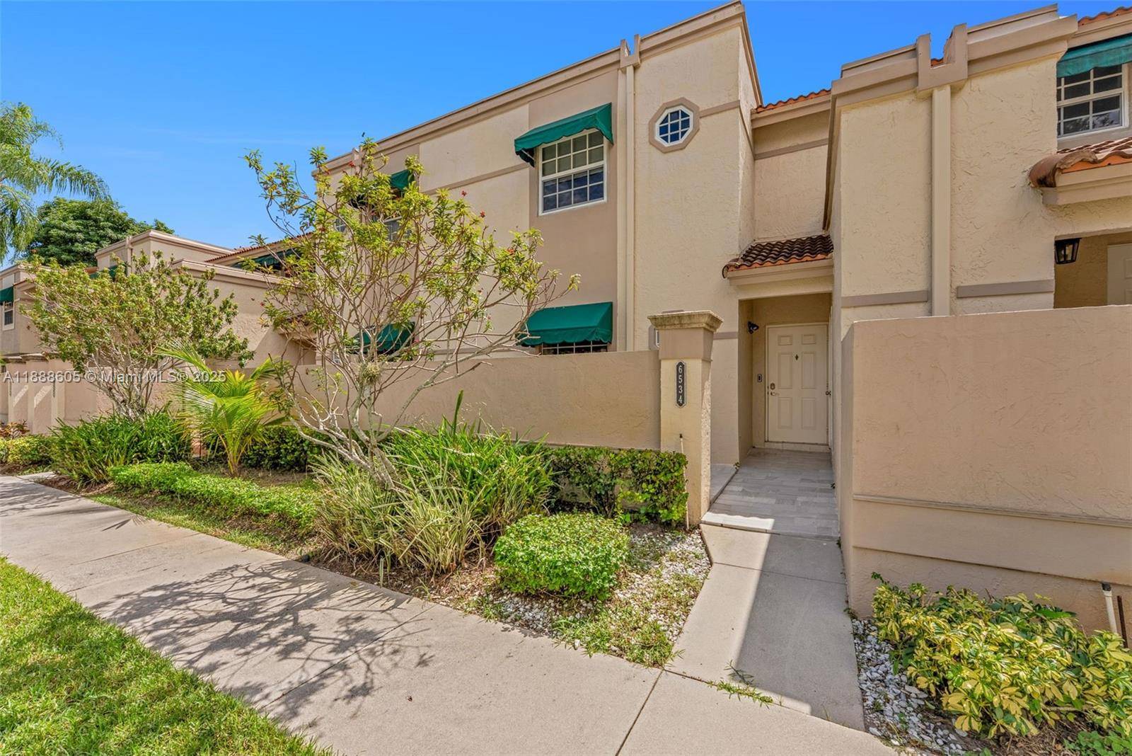 This stunning 2 bedroom, 2 bathroom home has been fully updated and features a washer and dryer with custom cabinetry.