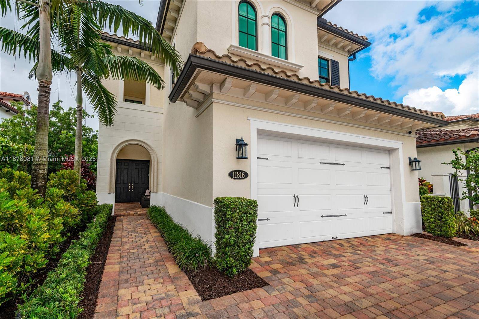 CONTEMPORARY BEAUTIFUL 2018 WATERFRONT HOME IN COVETED RAINTREE COMMUNITY.