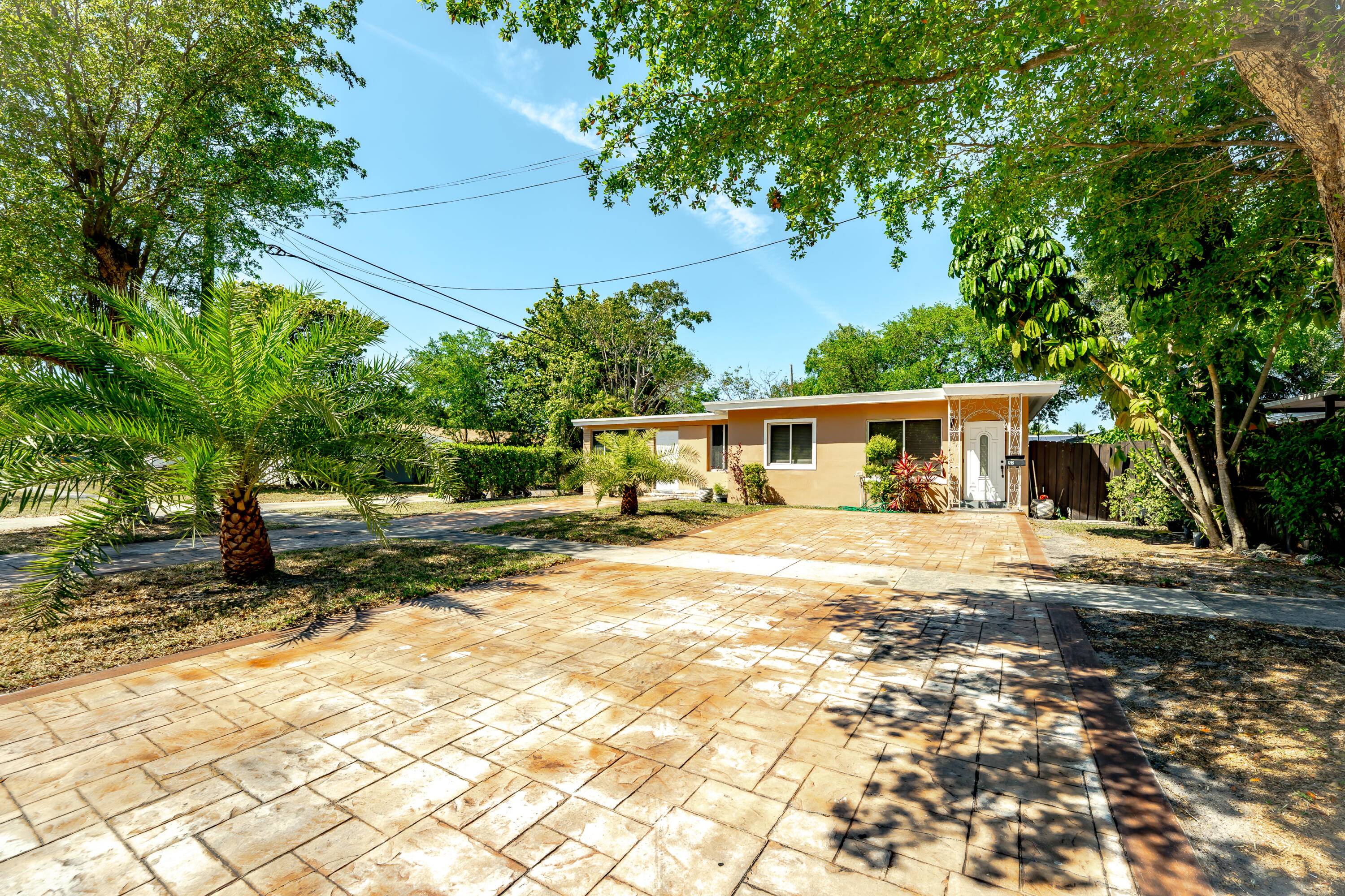 This expansive property offers a unique opportunity for investors or families seeking a spacious property.