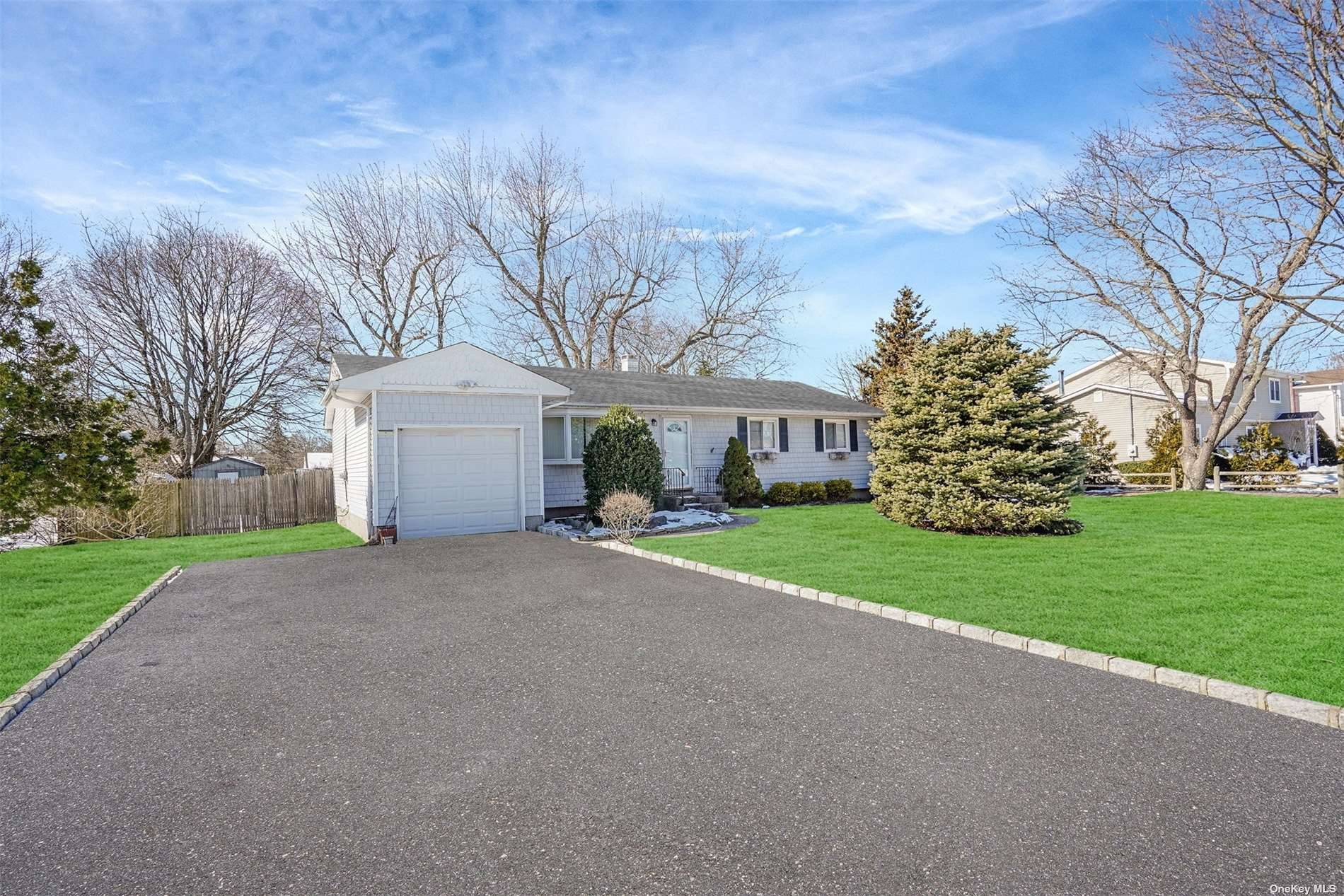 Prime office location right on Terryville Road !