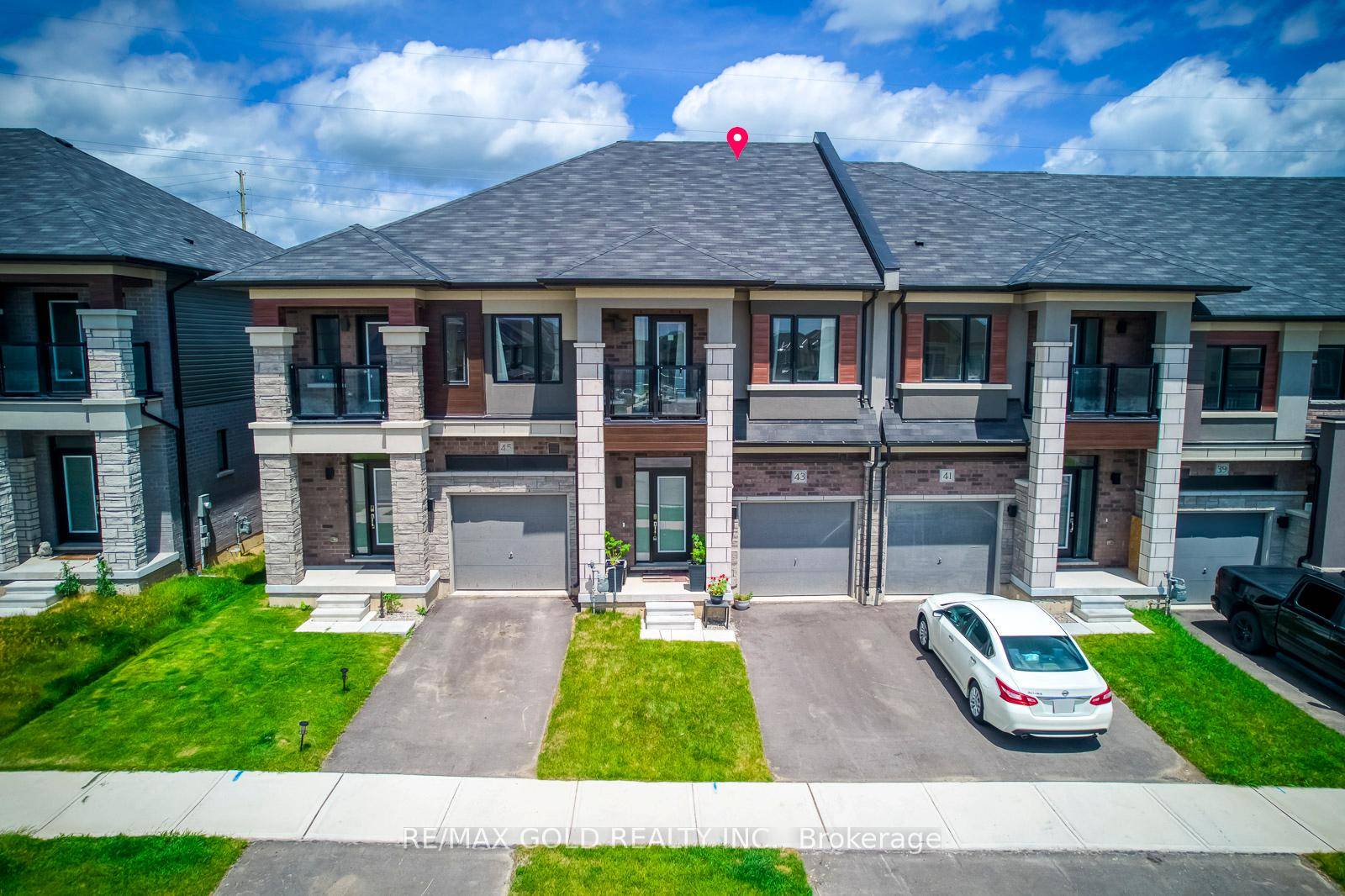 Absolutely Gorgeous Upgraded Completely Freehold, 2 Story Townhouse NO POTL FEE, in A Highly Desirable Community Of Paris, A Great Opportunity for the First Time Home Buyer's or investors3 Bedrooms ...