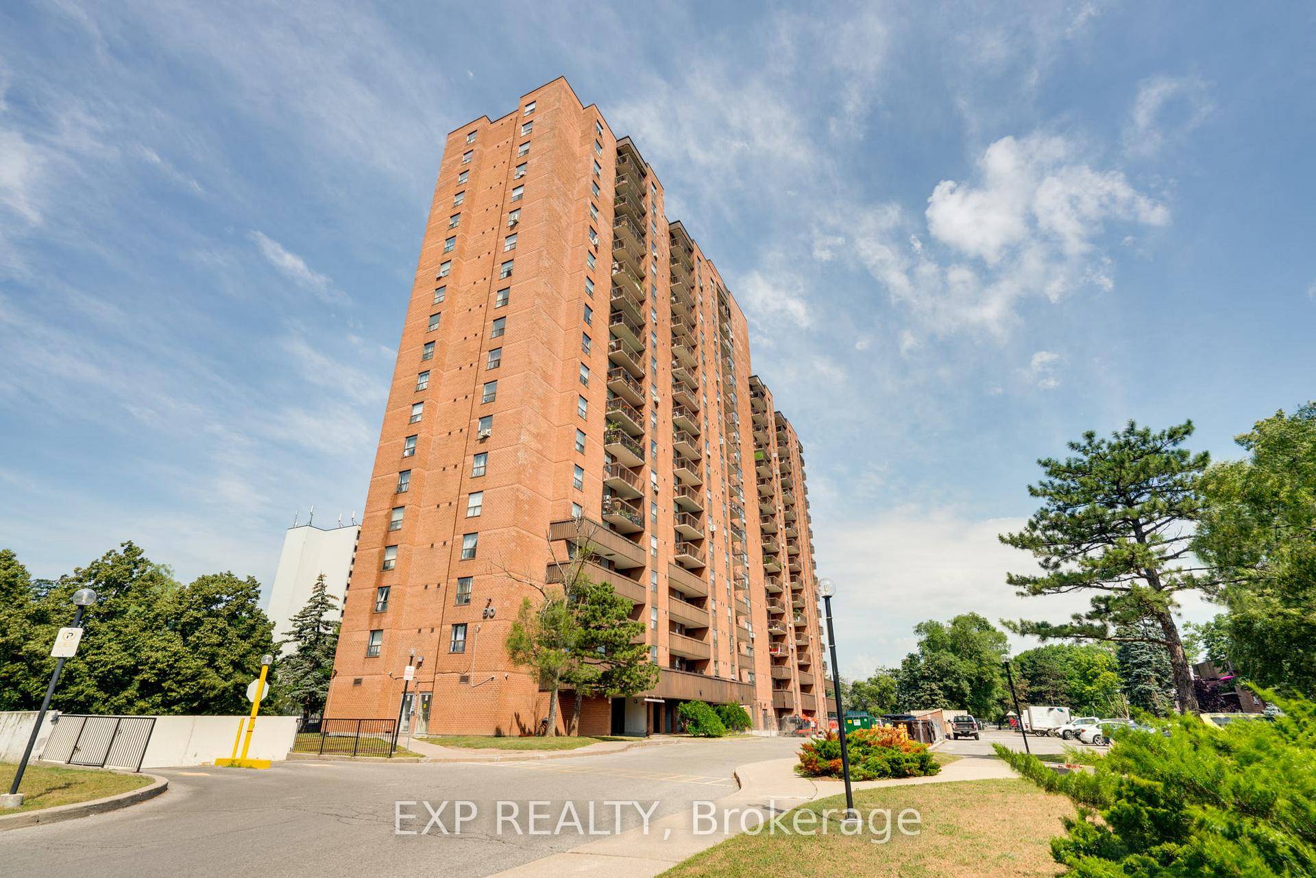 Discover urban living at its finest in this vibrant Toronto East address !