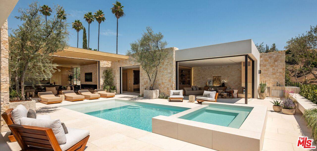 1039 Wallace Rdg 5BR Beverly Hills Post Office | B.H.P.O. La