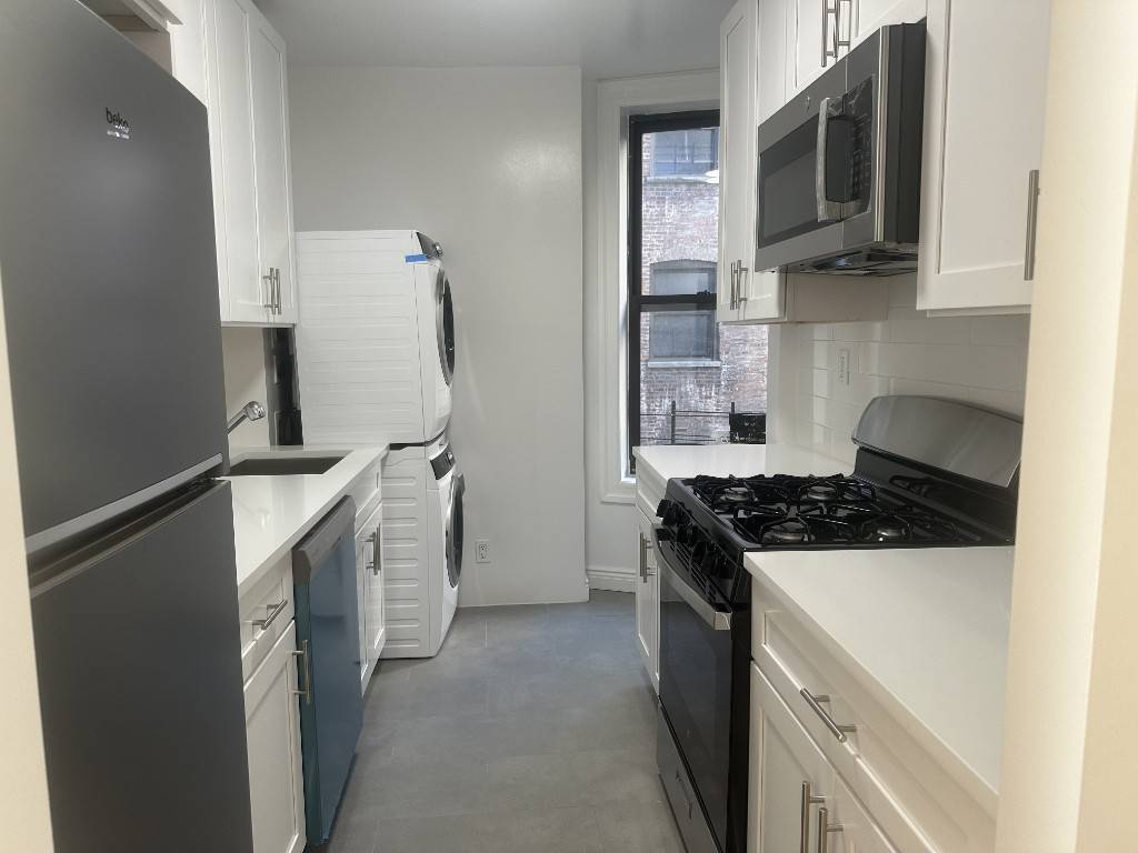 Spacious, sunny, south facing 3 bedroom apartment in Morningside Heights.