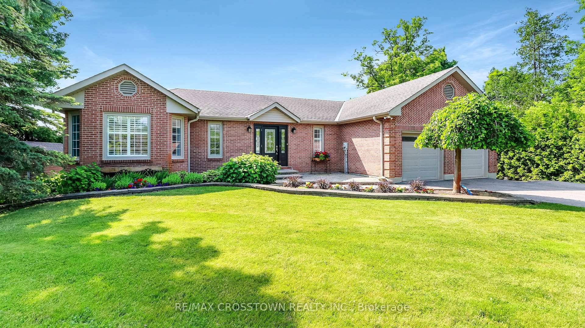 A Four Season Waterfront Retreat !