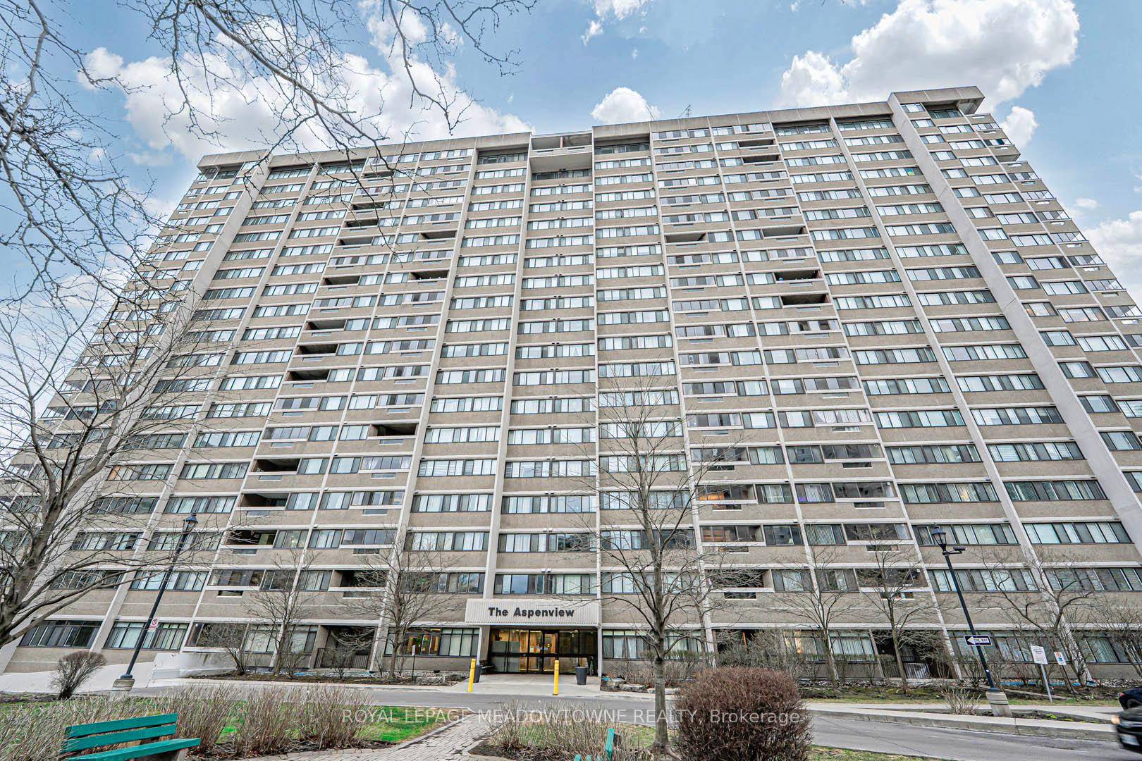 Welcome to this meticulously maintained 3 bedroom, 2 bathroom condo, offering approximately 1, 280 sq ft of carpet free living space, including a private balcony.