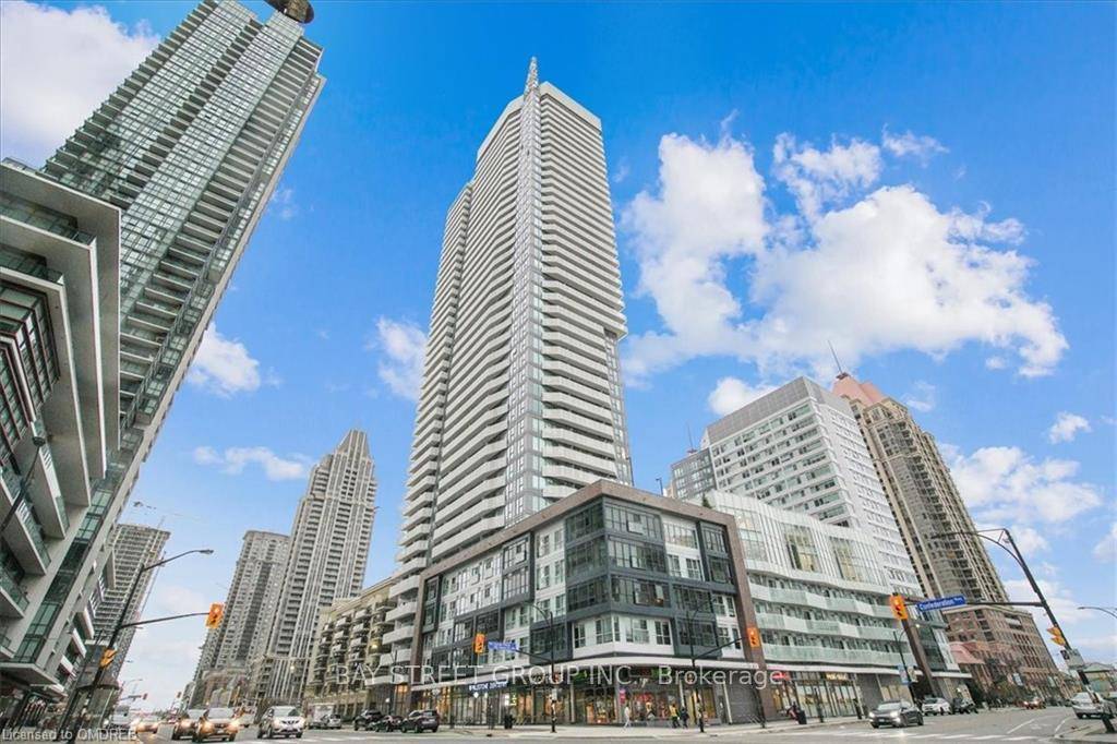 Location ! ! ! The Westly Tower Daneils Built In The Heart Of Mississauga Near Square One.