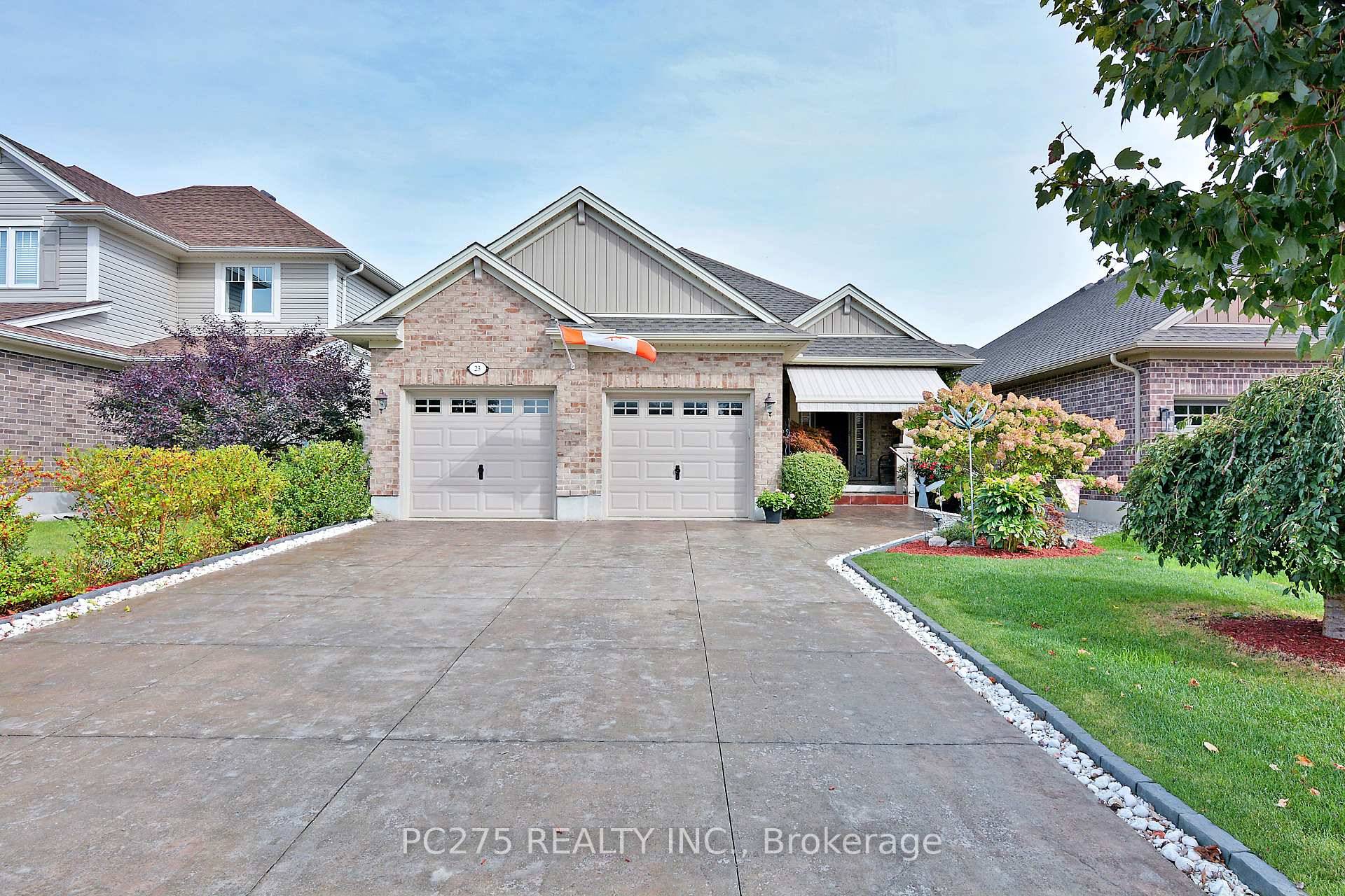 Welcome to this gorgeous HayHoe built bungalow located in a desirable neighbourhood in the Mitchell Hepburn School district.