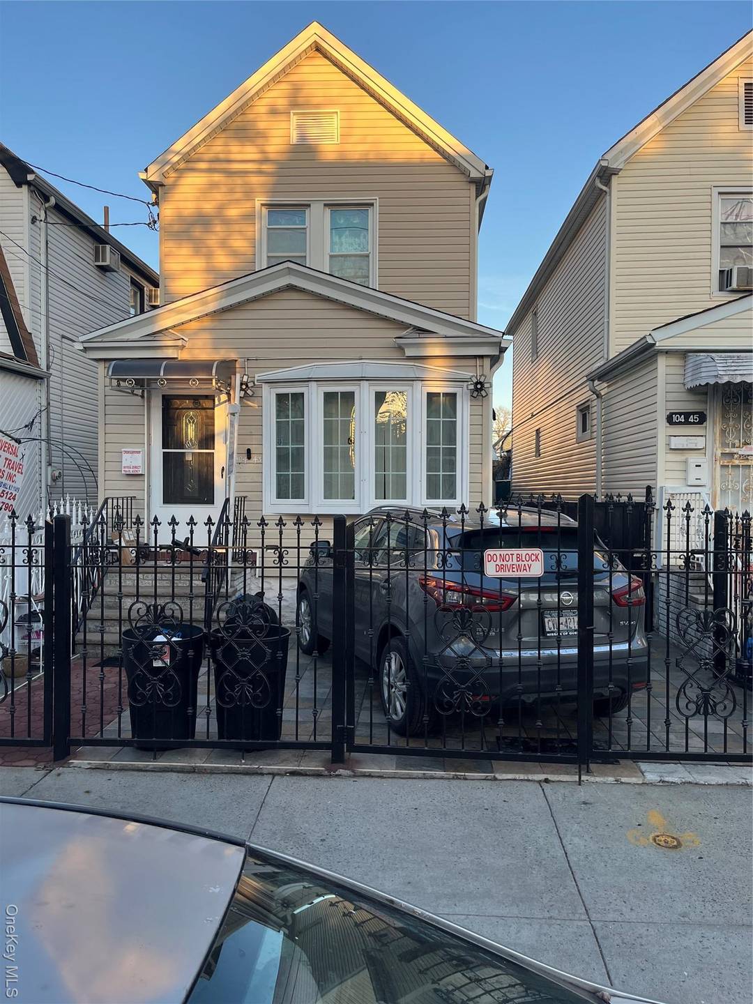 This exceptional single family home is in perfect condition and demands your attention.