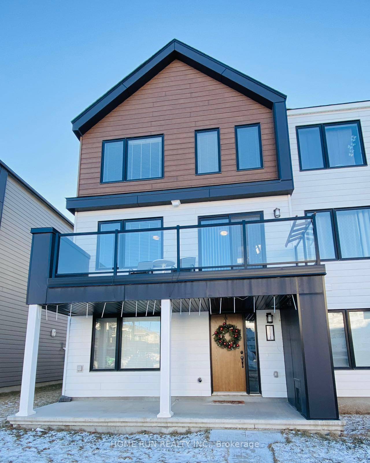 Welcome home to this stunning 4 Bedroom, 4 Bathroom, Double Car Garage Townhome in the Heart of Barrhaven !