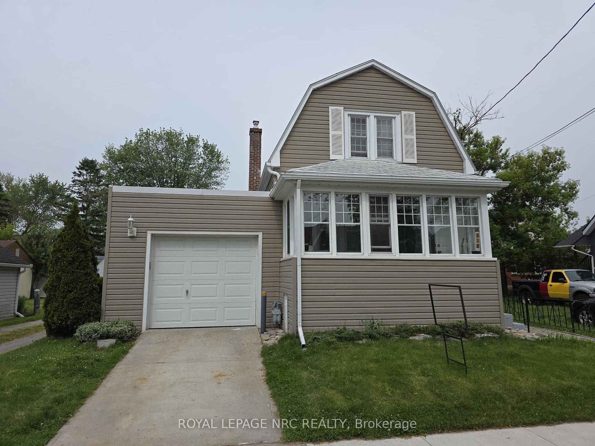 Welcome to this quaint home that is walking distance to almost everything !