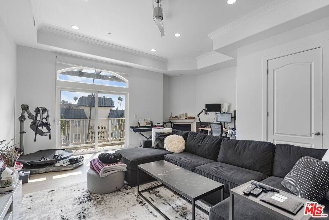 309  S Mariposa Ave 2BR La