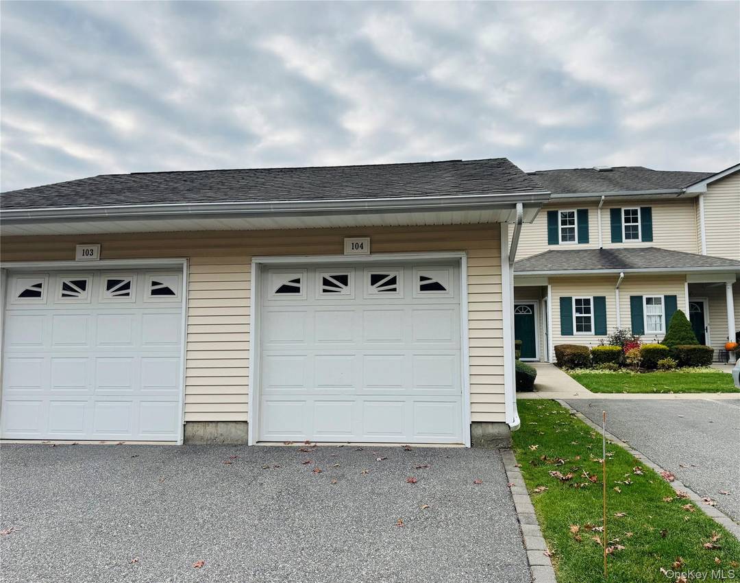 This Upper Unit Condo located in the Gated Park Like Setting of Eagles Walk Community is for 55 and Older.