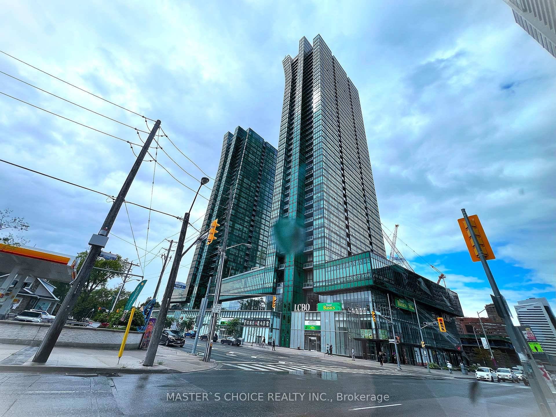 Luxurious Emerald Park 2 Den Corner Suite With 9Ft Ceilings, Floor To Ceiling Windows, NE unblocked view.
