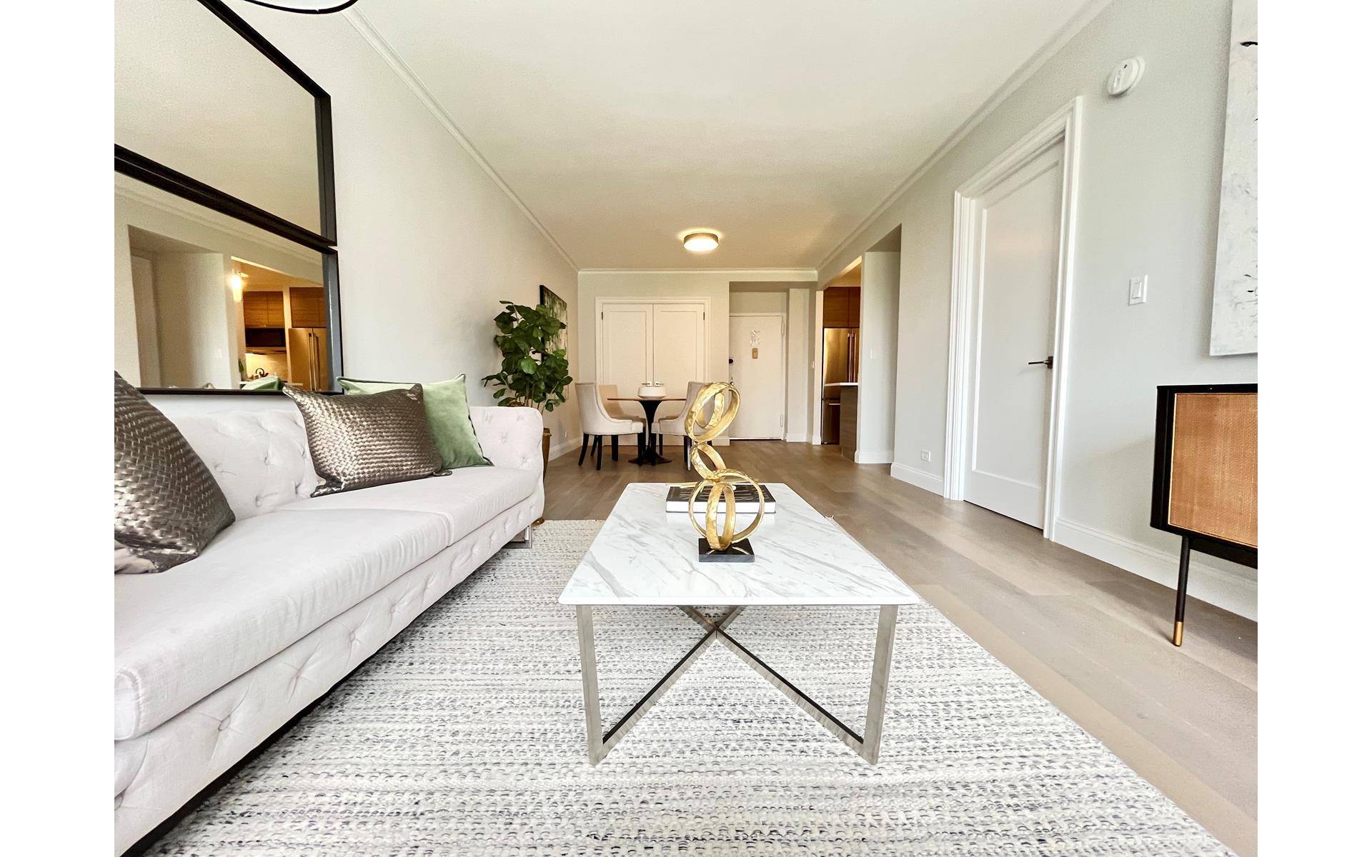 15N at the Devon Condominium is a SPONSOR UNIT This is a gorgeous HIGH FLOOR COMPLETE XXX MINT RENOVATION This apartment offers a generous layout, beautiful high end finishes, 10 ...