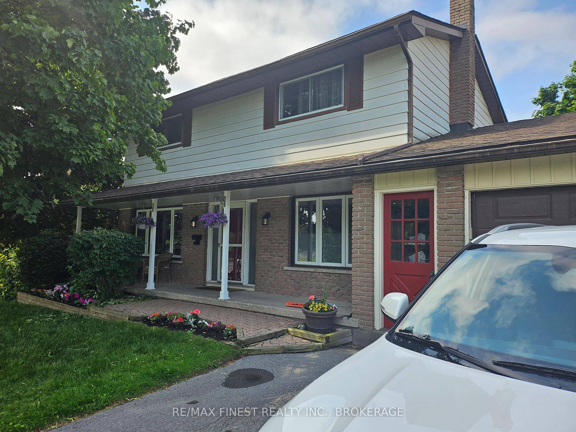 This well maintained two storey home offers generous living space with 4 large bedrooms and 1.
