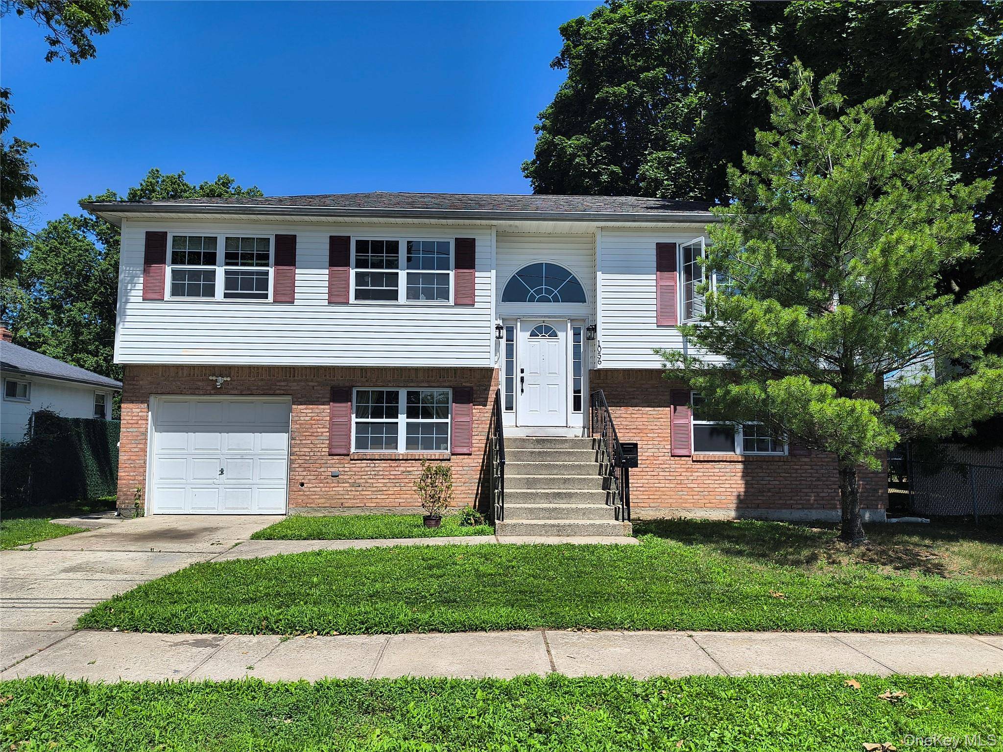 Single Family Duplex, Mother Daughter Split Ranch Style SECOND FLOOR 4 Bedrooms, Two Baths, Kitchen, Dining Room and Living Room.
