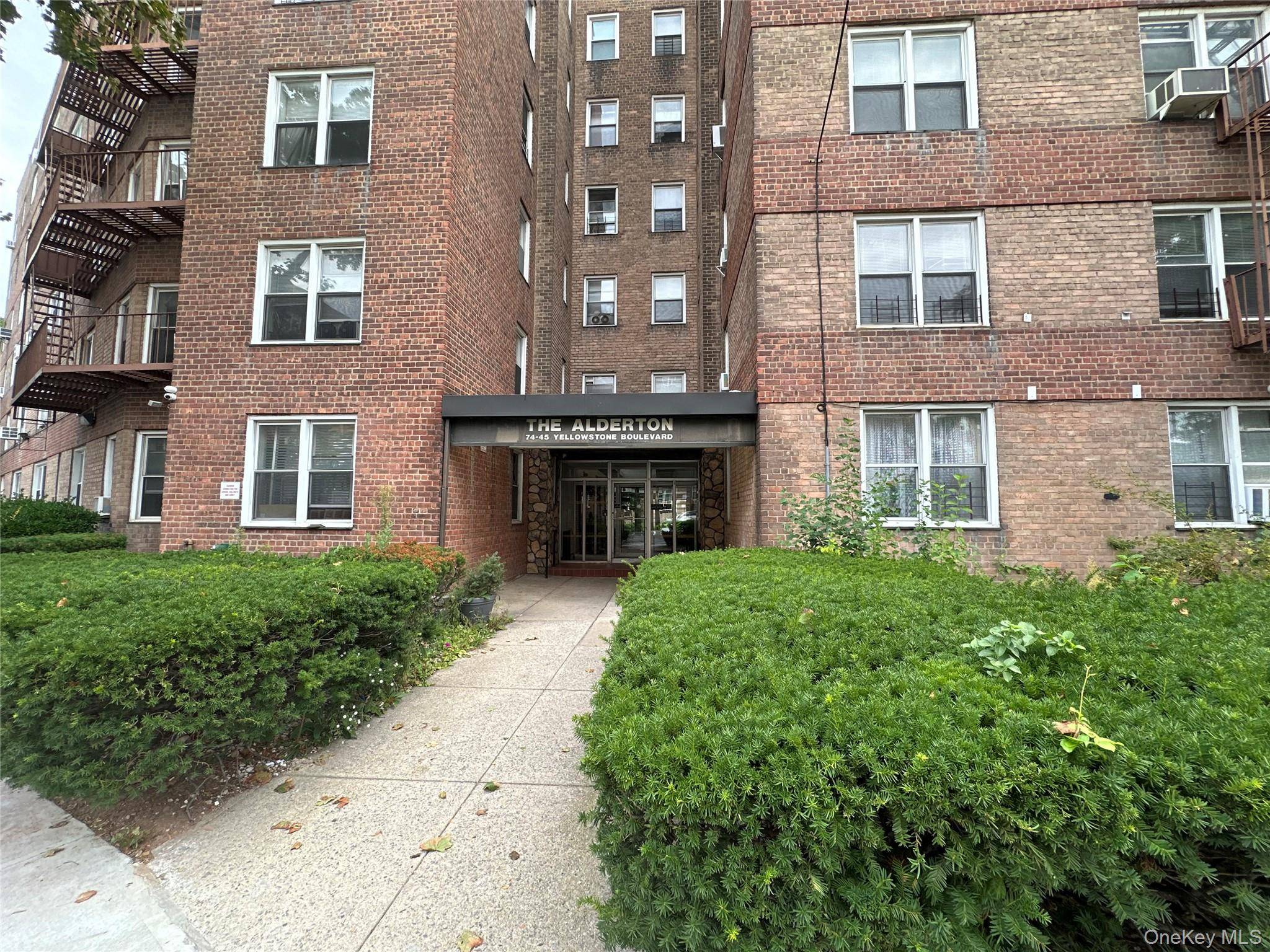 Welcome to this spacious 2 bedroom, 1.