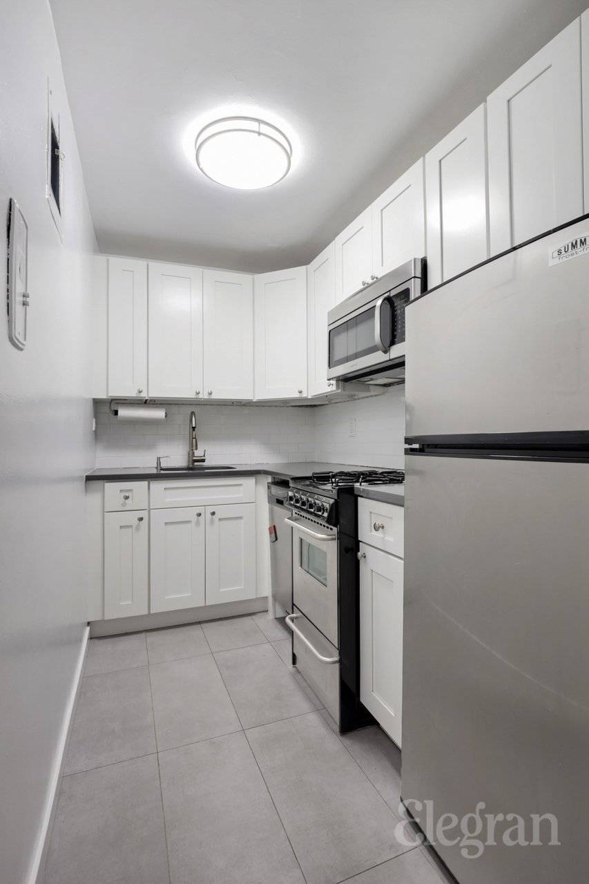 It is cheaper to own than to rent with the incredibly low monthly maintenance at this stunning studio !