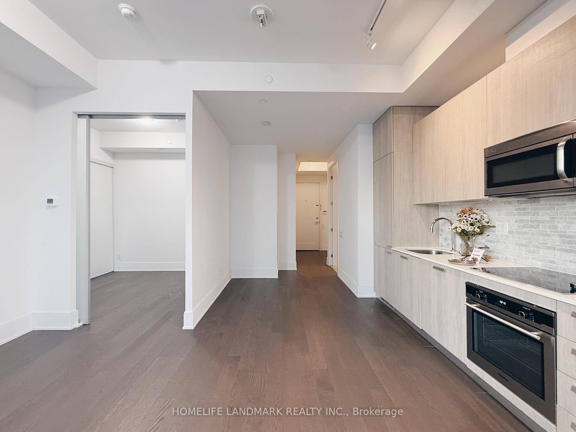 1 Parking Included ! Spectacular Lower Penthouse, 2 Minute Walk To Bloor Yonge Subway Station.