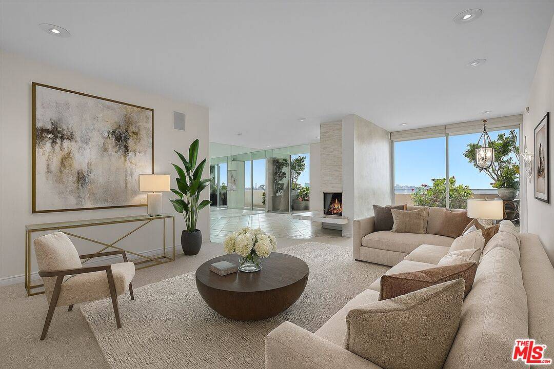 1333 S Beverly Glen Blvd 1BR Westwood La