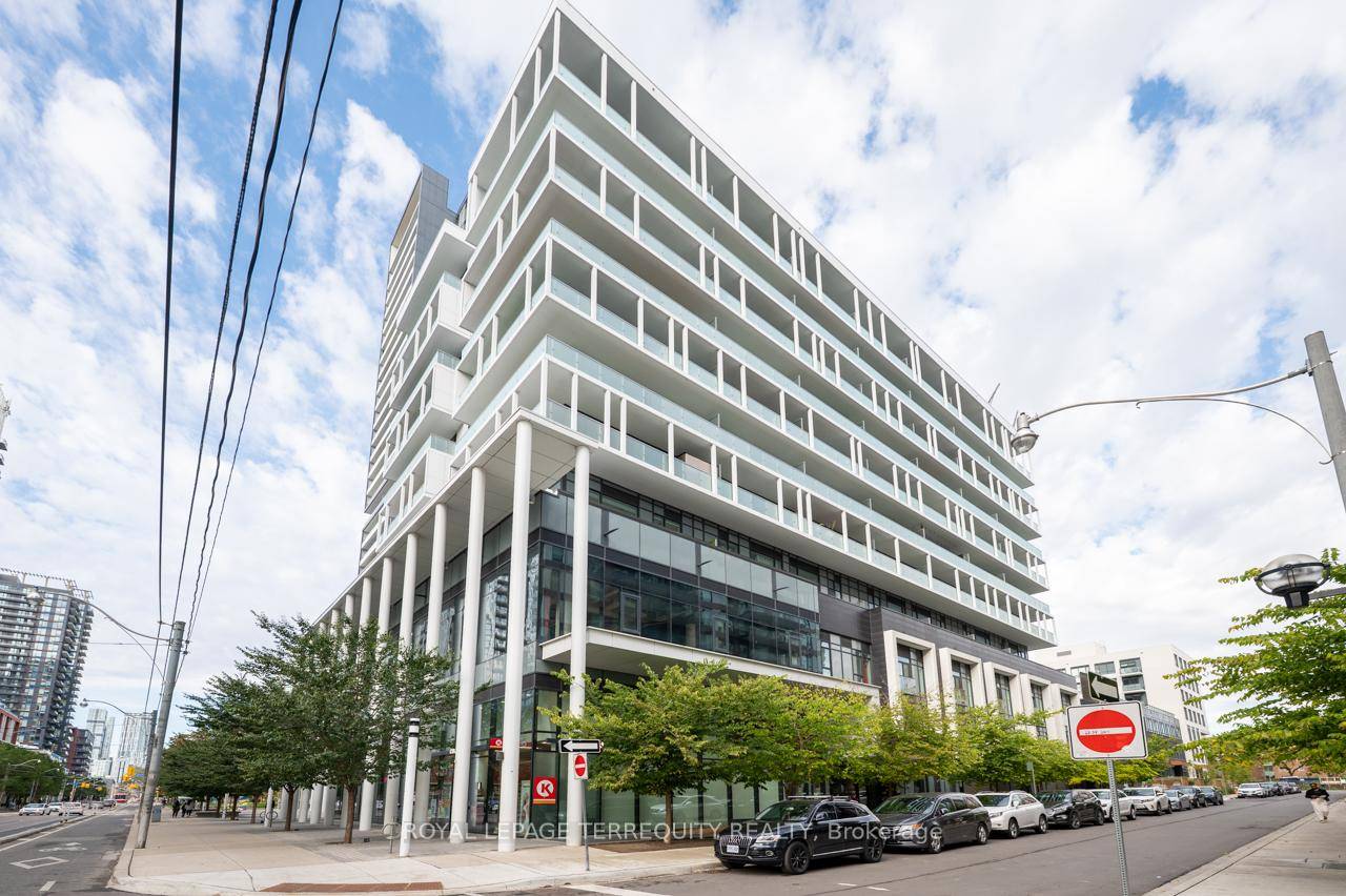 Stunning 2 Bedroom, 2 Bathroom Suite in the Heart of Downtown Toronto !