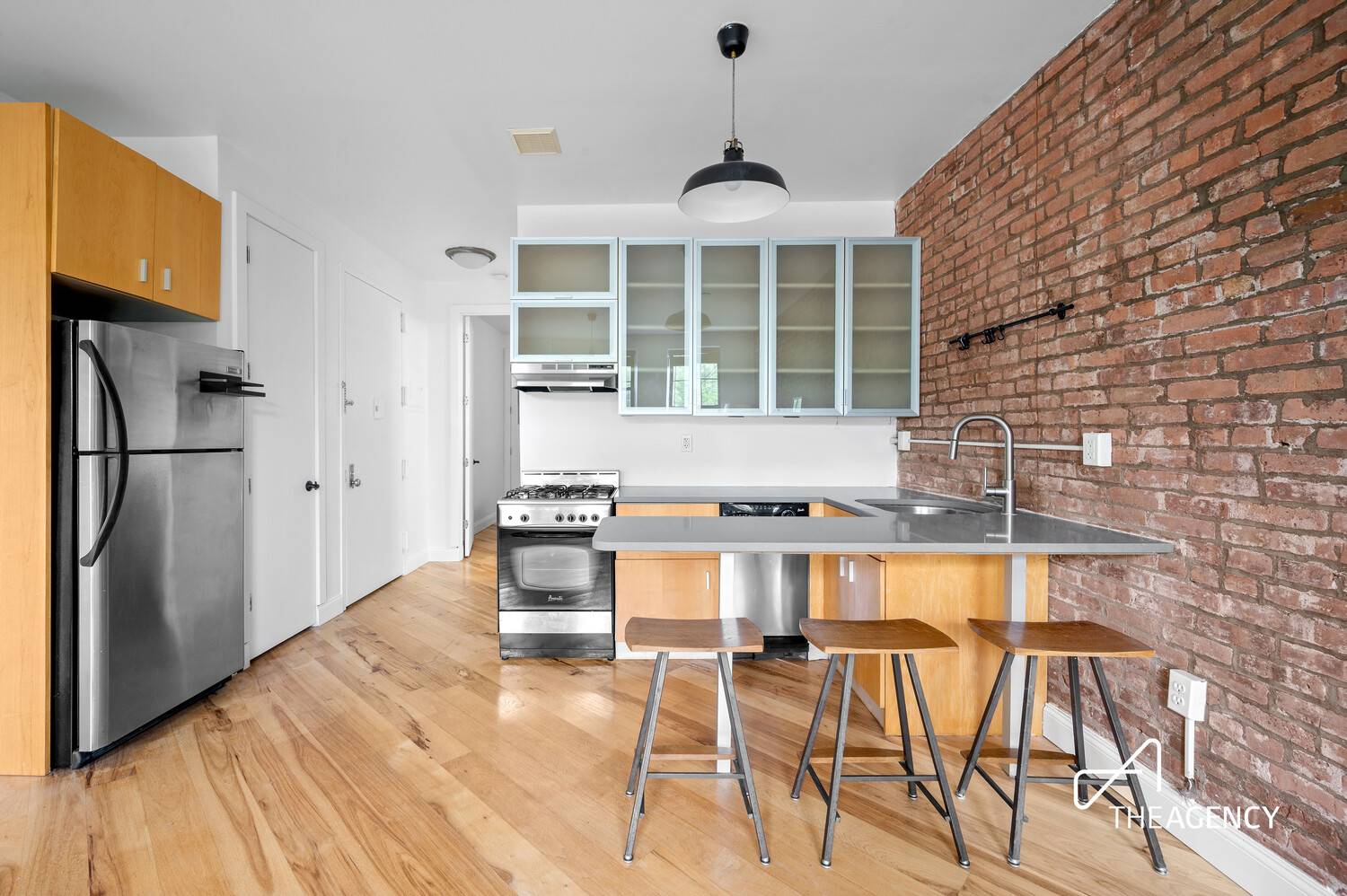 MOVE IN READY CONDO ! With super low carrying costs and the flexibility of condo ownership, this quiet and bright, 3rd floor home is perfect for primary living or for ...