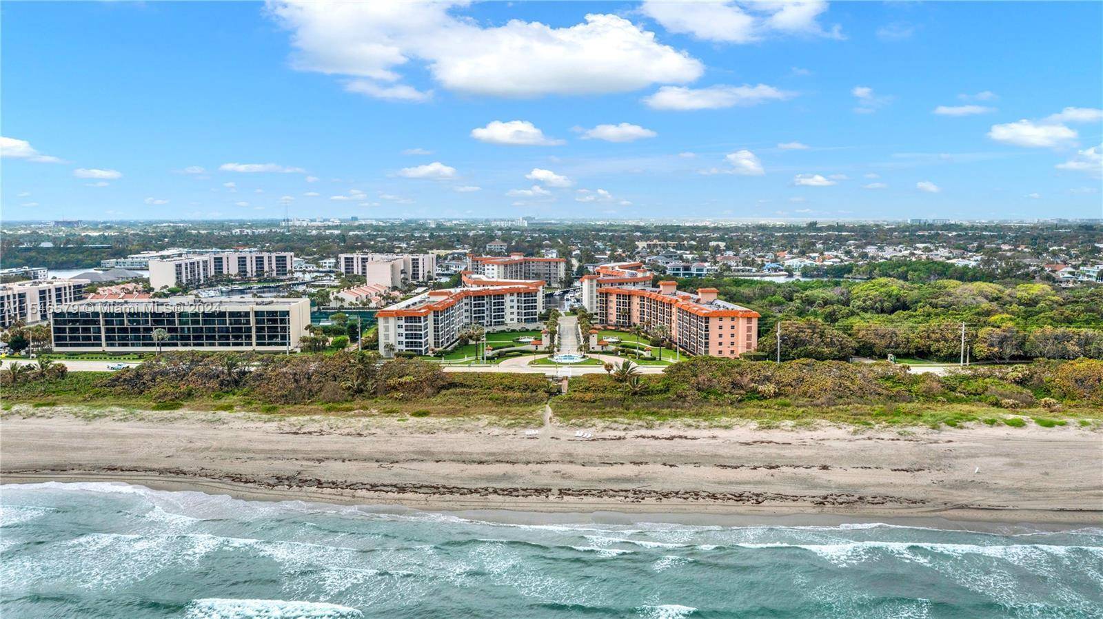 Charming 2 bedroom, 2 bath condo Sold fully furnished !