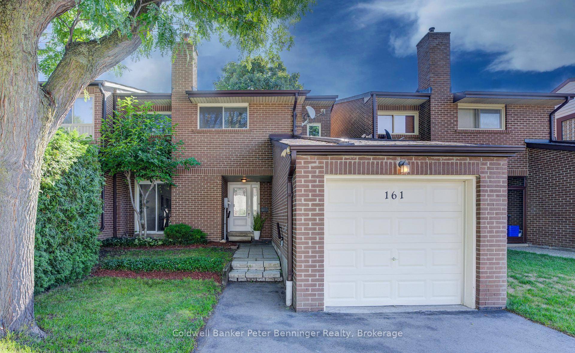 Bright amp ; Spacious 4 Bedroom Townhouse in Desirable Timberlea, Milton.