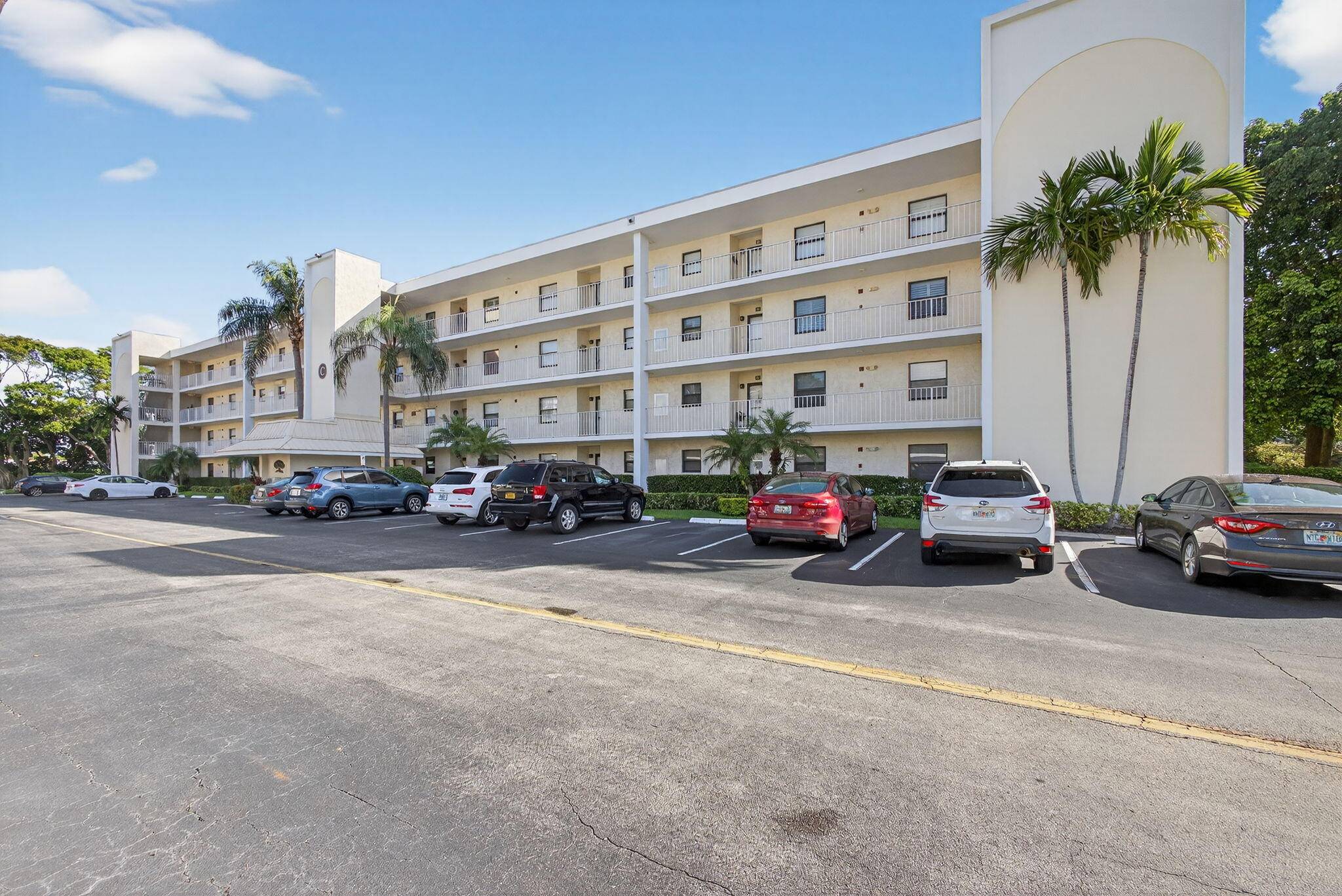 Walk to the turquoise waters of Jupiter Beach from the beautifully renovated updated penthouse condo in the seaside community of Ocean Parks.