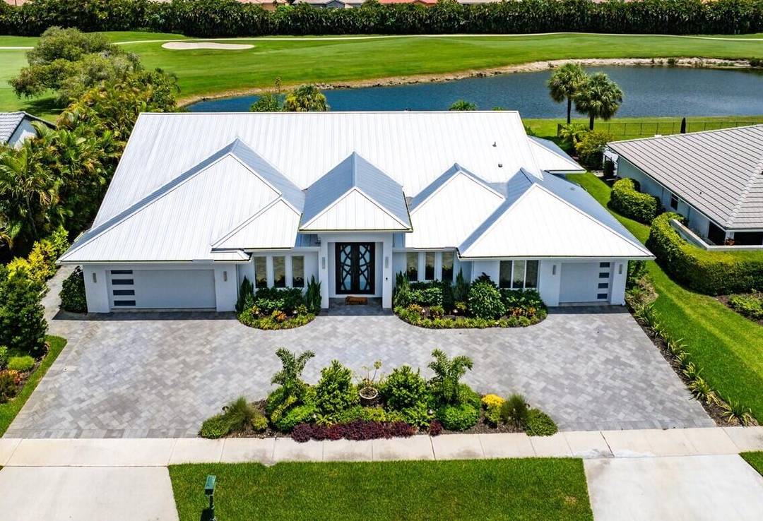 Dream Every Dream in This Private Country Club Retreat !