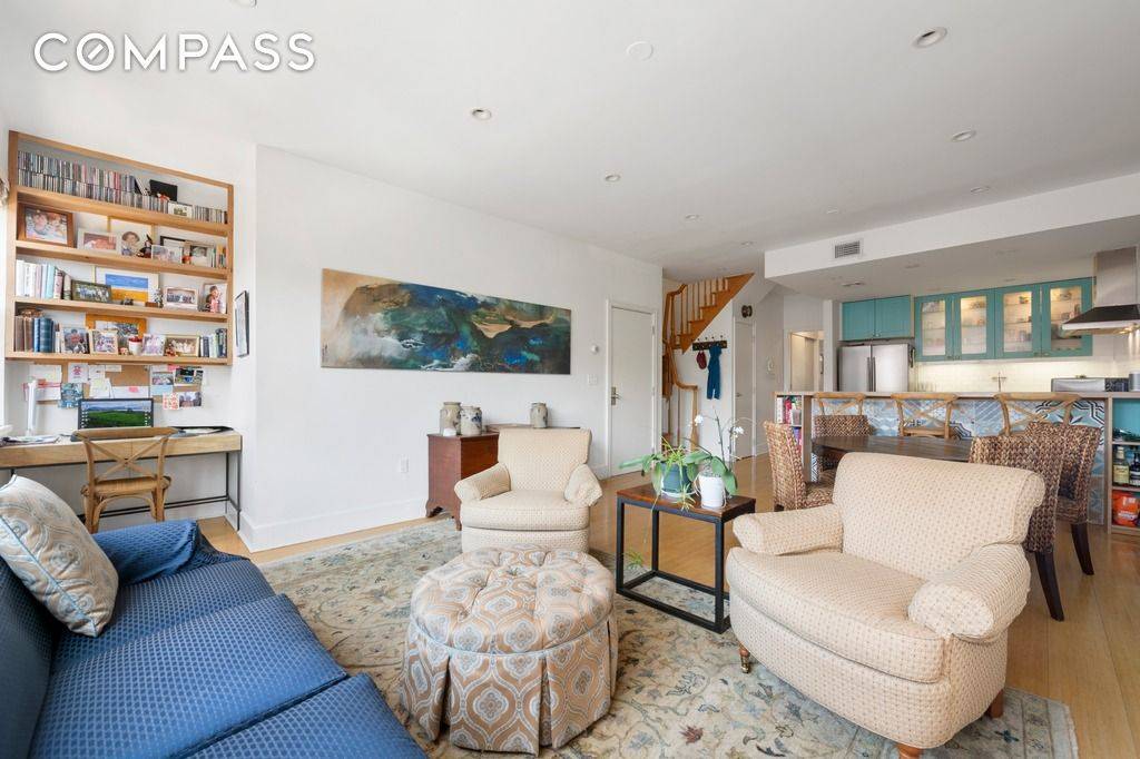 Available September 1st 2025 Beautiful upper duplex in a townhouse located on a quiet tree lined street in Red Hook offering 3 bedrooms, 2 full bathrooms, central heat and AC, ...