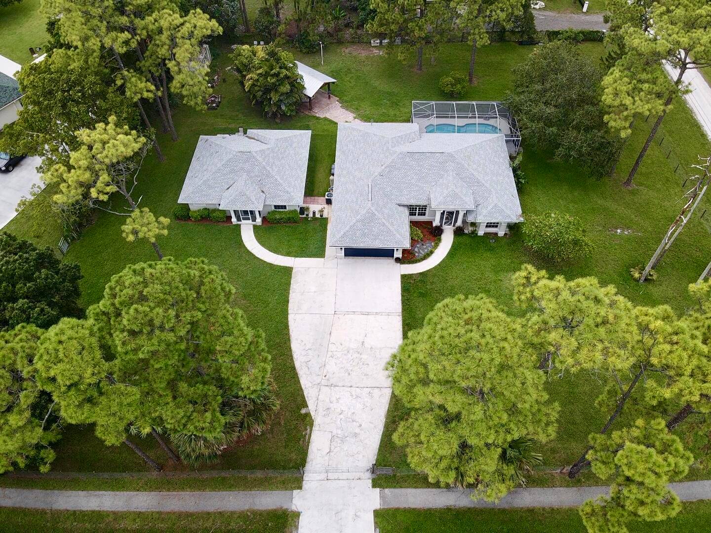SELLER IS OFFERING 50, 000 CREDIT FOR UPGRADES The main house is open and spacious with volume ceilings, 3 bedrooms, den can be 4th bed, 2 bathrooms, open kitchen, inside ...