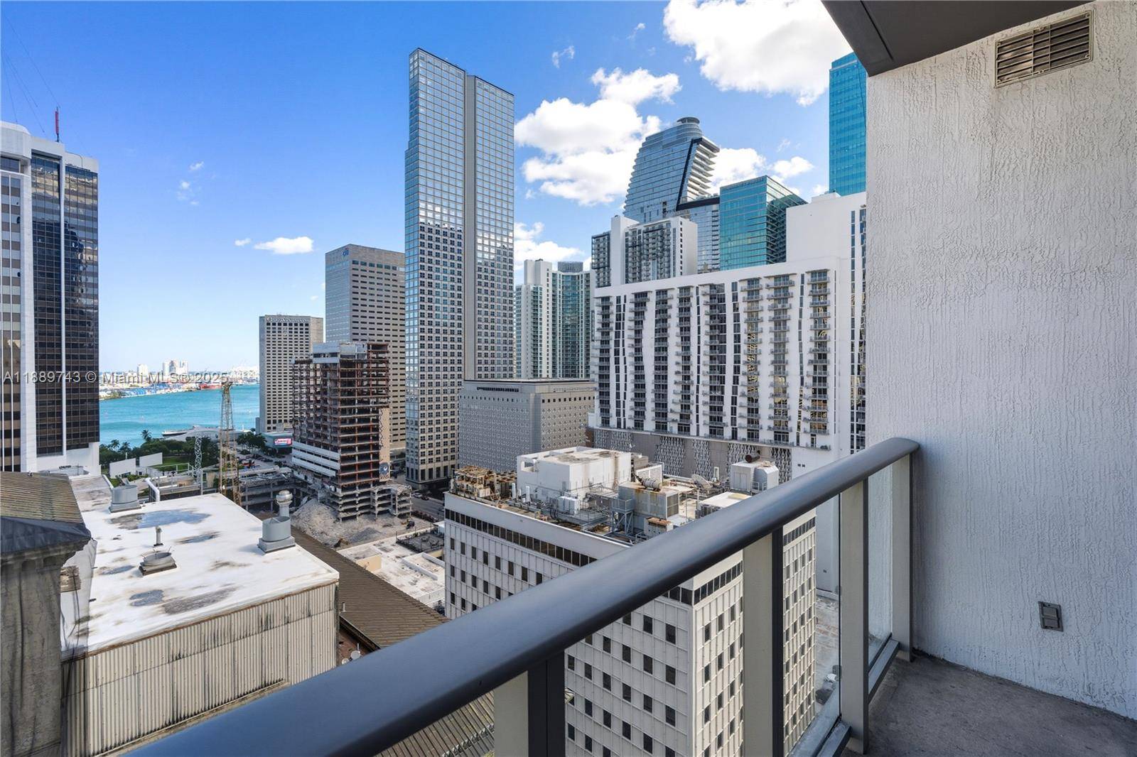 In the center of Downtown Miami, this highly coveted NE corner residence stands out as one of the premier lines, showcasing panoramic views of Biscayne Bay and the city skyline.