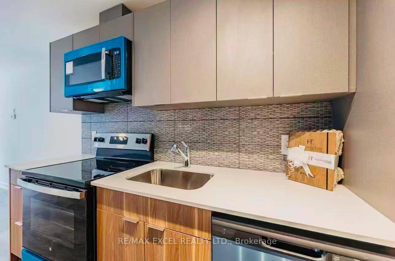Completely NEW Townhouse situated in an ultra convenient Location !