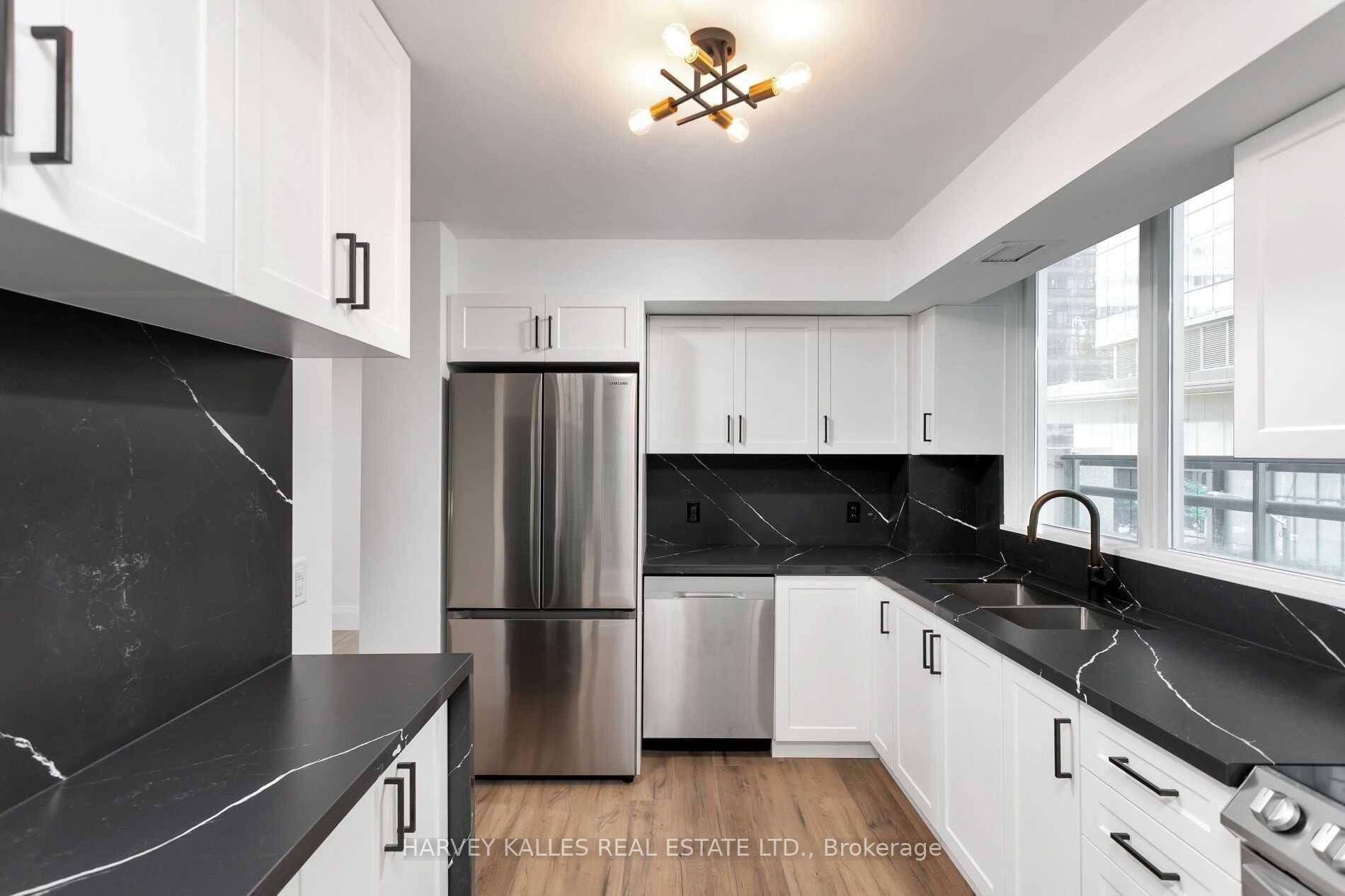 Fully Renovated Executive 2 Bedroom, 2 Bath Suite in the Heart of Downtown !