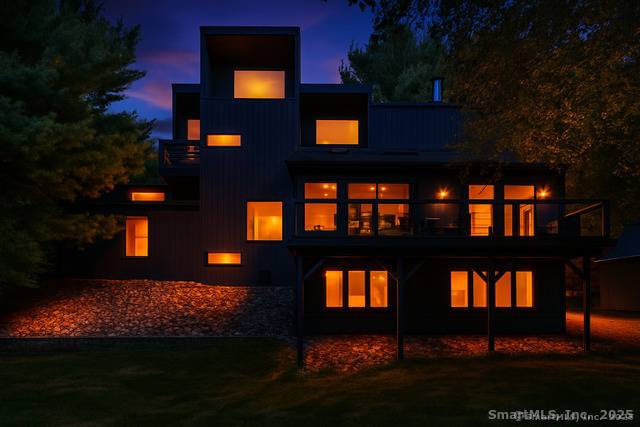 Back on the market with fresh updates !