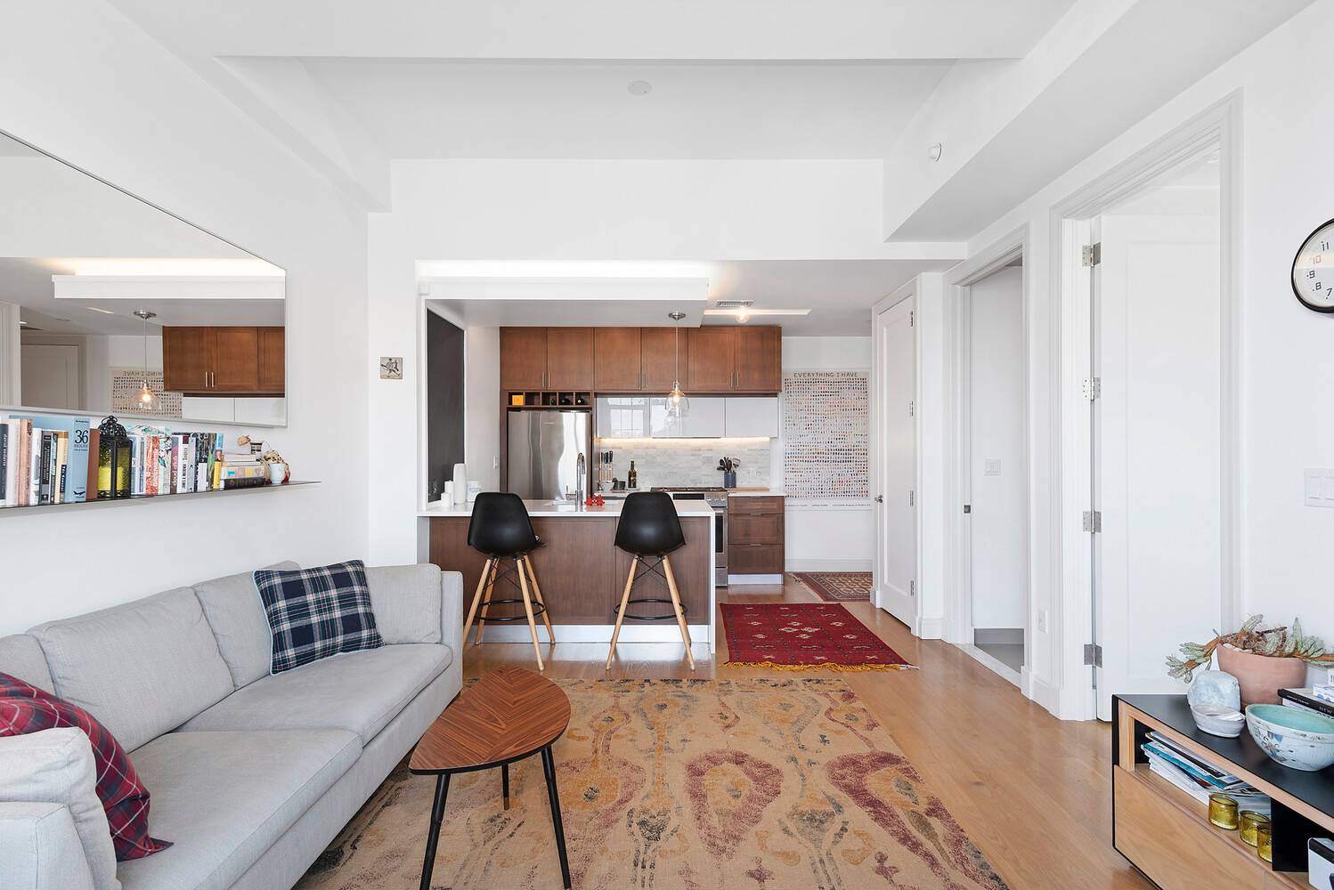 Penthouse with Large Private Terrace Welcome to this immaculate, sun lit, thoughtfully designed one bedroom residence featuring lofty 10.