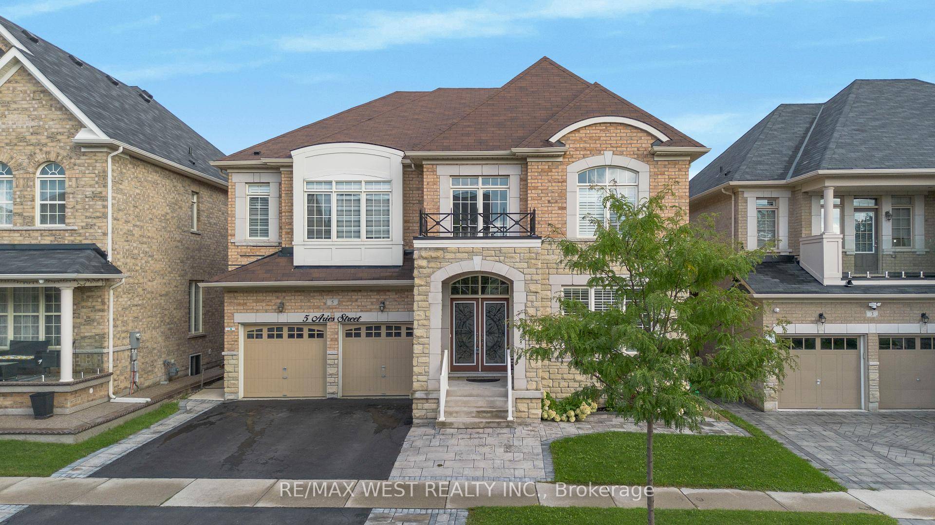 Exceptional massive 3684 sq.