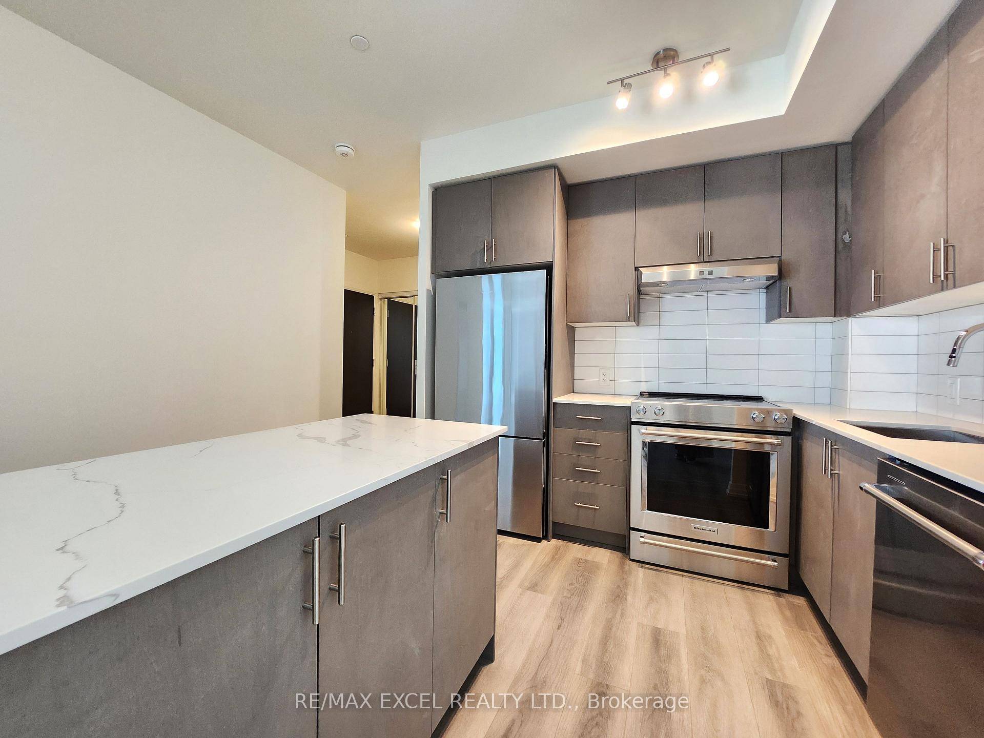 1 Yr New and spacious unit in Charisma Condo By Greenpark In Vaughan !