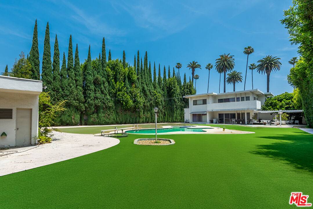 523  N Canon Dr 4BR Beverly Hills Post Office | B.H.P.O. La