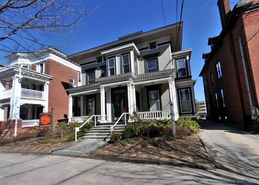 Prime location in the heart of New Haven !