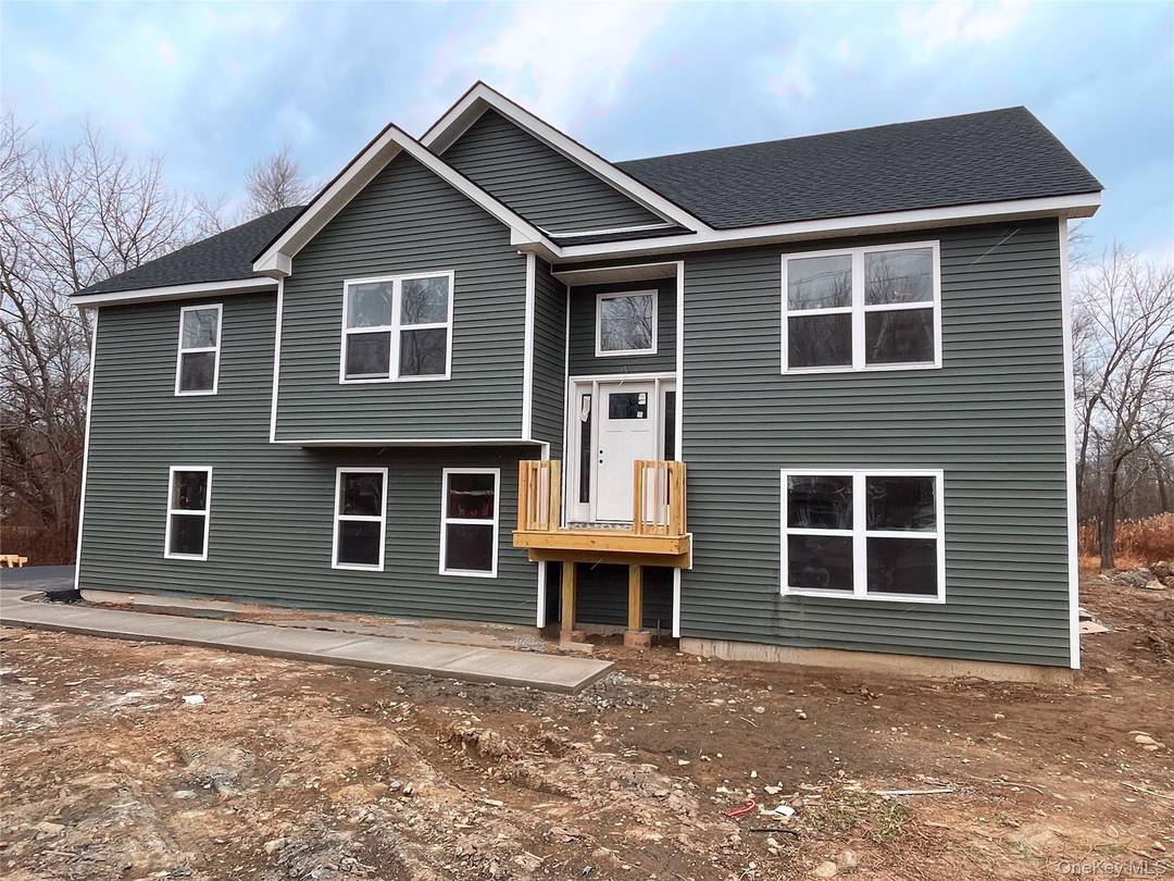 New Construction to be completed in January 2026 Spacious contemporary bi level with all the features you are looking for.