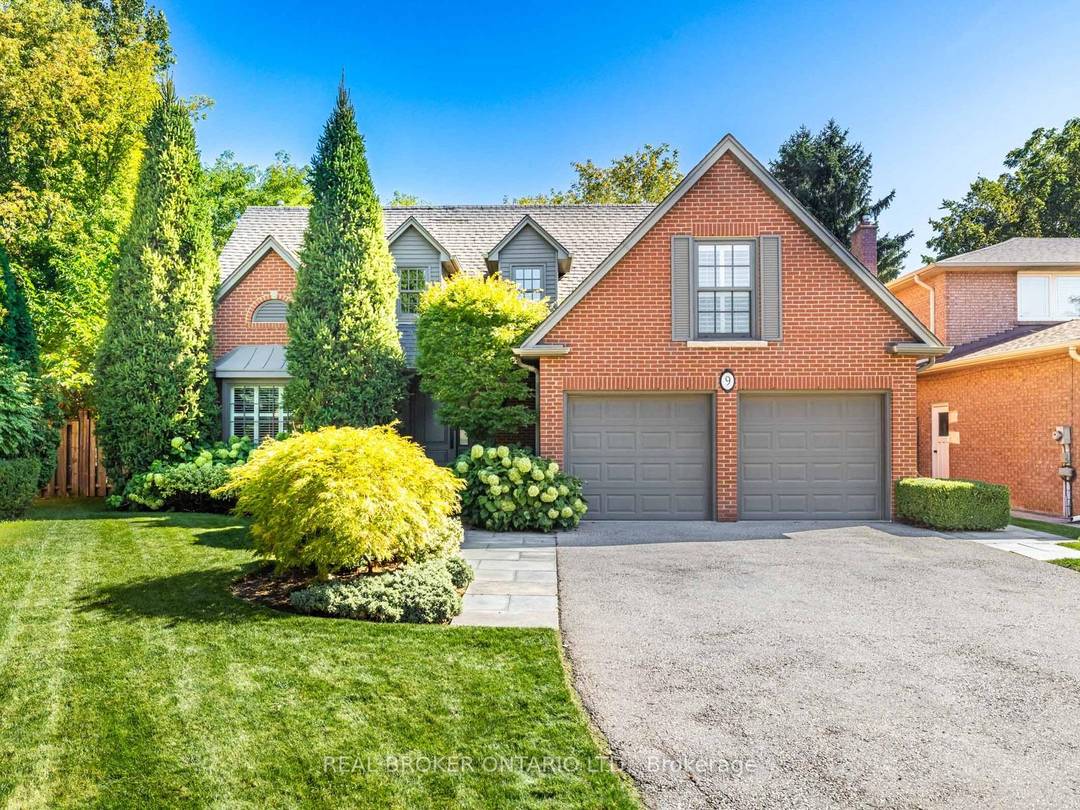 Stunning, Executive Family Home on Premium Pie Shaped Lot Perfectly Nestled into the Nook of a Quiet, Child Safe, Rarely Available Cul De Sac !