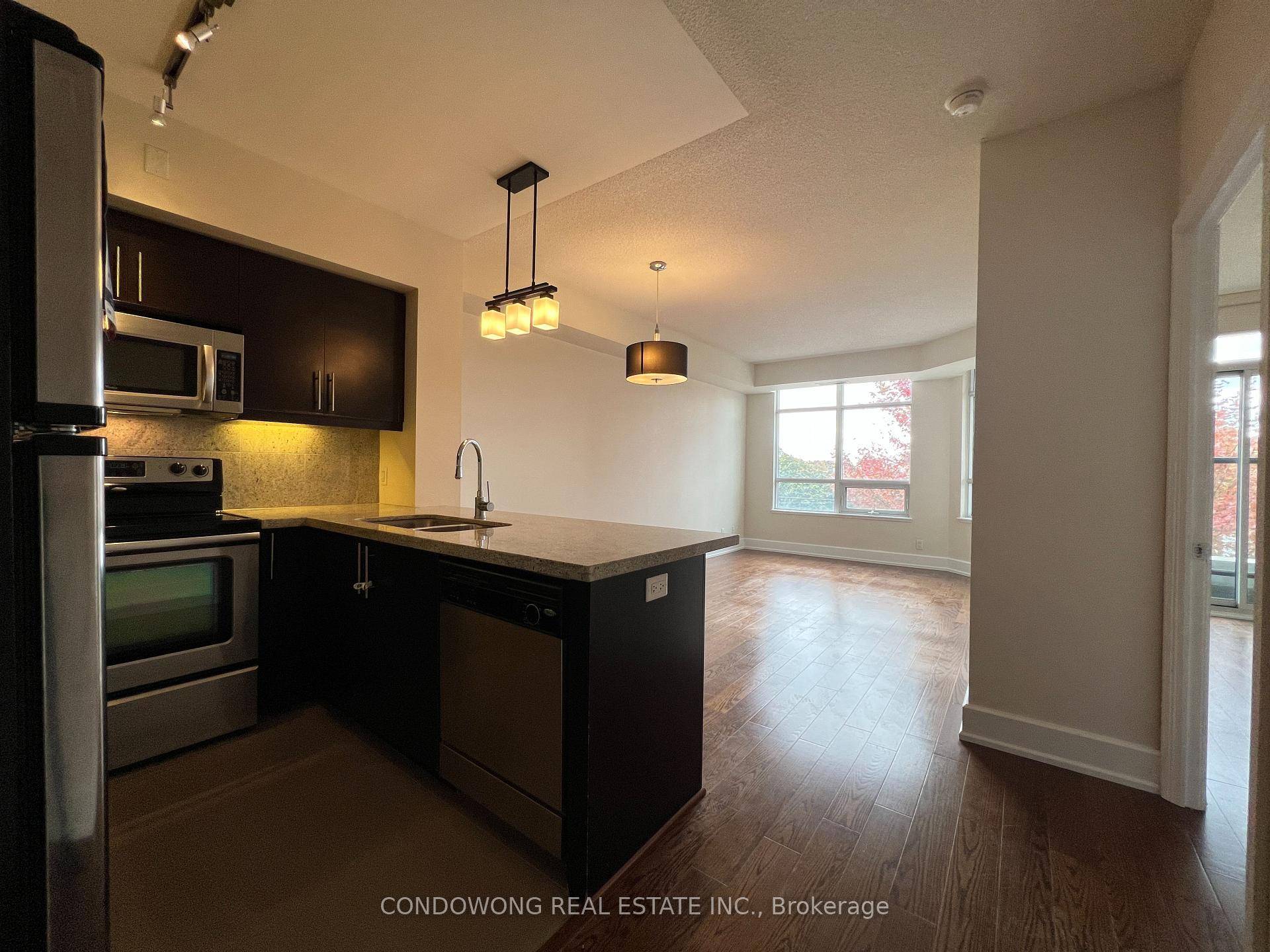 Bright and Spacious 1 Br Den In St Gabriel Manor.
